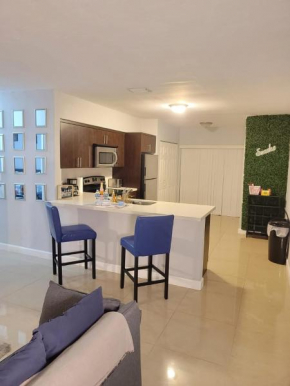 Homestead 2 Bdrm 1 Bath Duplex with Free Parking